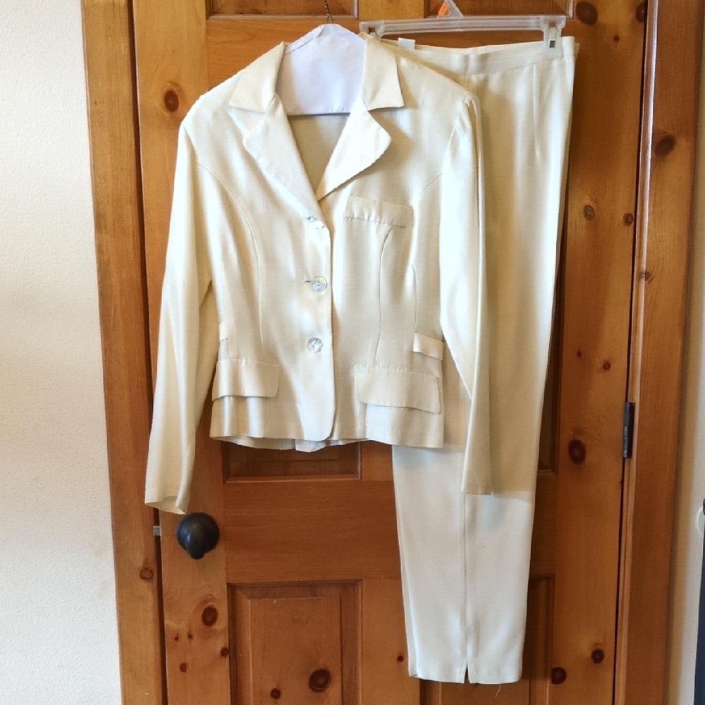 Elegant Cream Suit Set, size 9/10